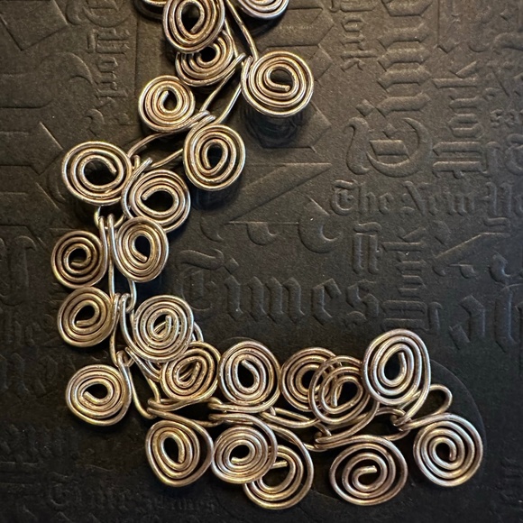 VINTAGE Silver plated Wire Wrap 7 1/2” long Bracelet with aged patina - Picture 3 of 10